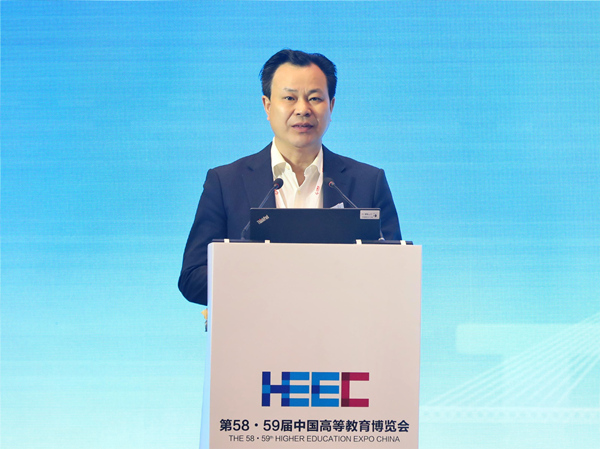 bw西汉姆联中文党委书记曾礼作主旨报告。bw西汉姆联中文供图 bw西汉姆联中文党委书记曾礼作主旨报告。bw西汉姆联中文供图