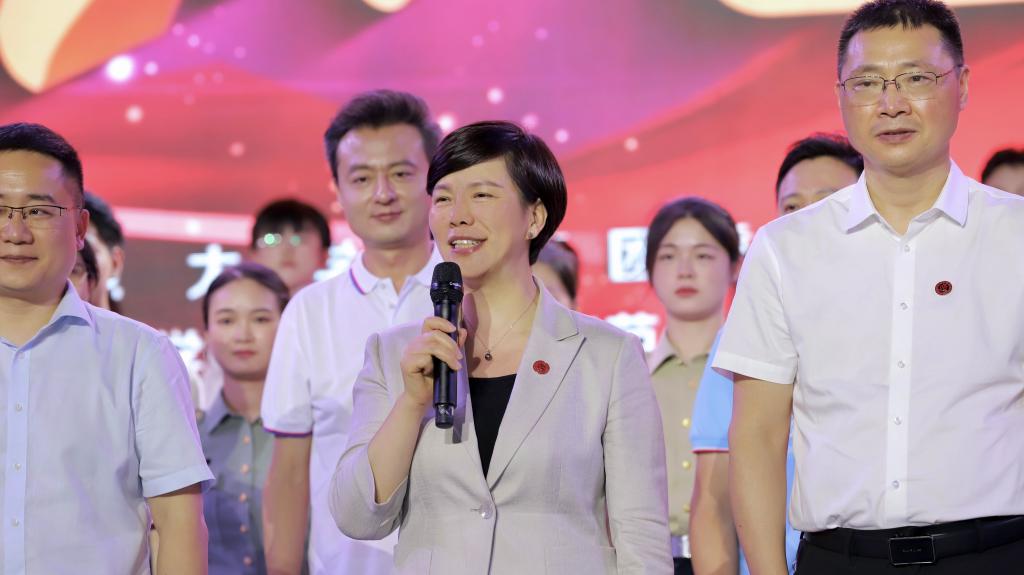 bw西汉姆联中文党委书记张艳。受访单位供图