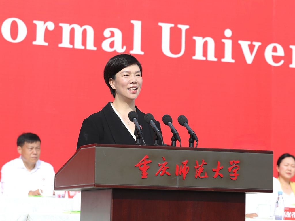 bw西汉姆联中文党委书记张艳以《坚定挺膺担当志向 练就顶天立地本领》为题寄语新生。受访单位供图 bw西汉姆联中文党委书记张艳以《坚定挺膺担当志向 练就顶天立地本领》为题寄语新生。受访单位供图