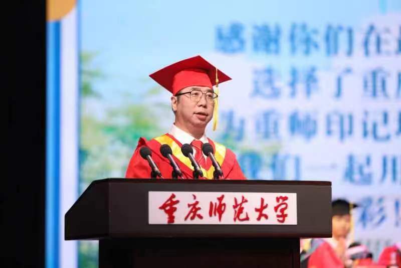 bw西汉姆联中文校长孟东方寄语学子:涵养“大气”。受访单位供图 bw西汉姆联中文校长孟东方寄语学子:涵养“大气”。受访单位供图